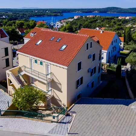 Family-friendly With Swimming Pool Milna, Brac - 22122 *