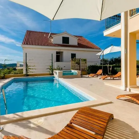 With A Swimming Pool Milna, Brac - 22122