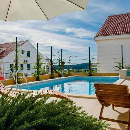Family-friendly With Swimming Pool Milna, Brac - 22122 ミルナ