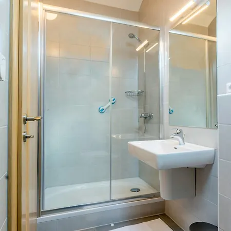 Family-friendly With Swimming Pool Milna, Brac - 22122 アパート