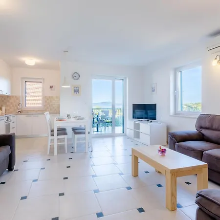 Family-friendly With Swimming Pool Milna, Brac - 22122 * ミルナ