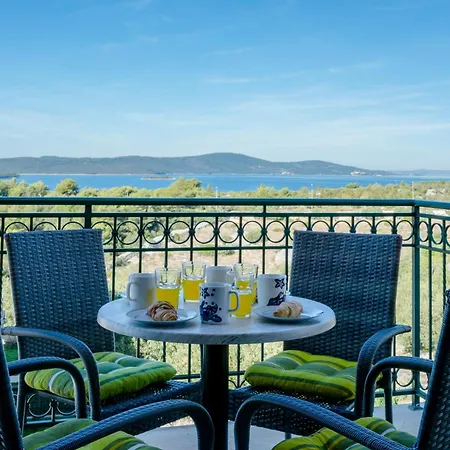 Family-friendly With Swimming Pool Milna, Brac - 22122 アパート