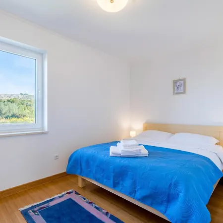 アパート Family-friendly With Swimming Pool Milna, Brac - 22122