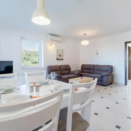 アパート Family-friendly With Swimming Pool Milna, Brac - 22122 *