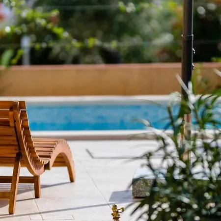 Family-friendly With Swimming Pool Milna, Brac - 22122 ミルナ
